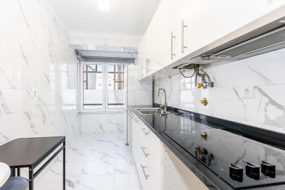 Apartamento T1 para Venda em Benfica