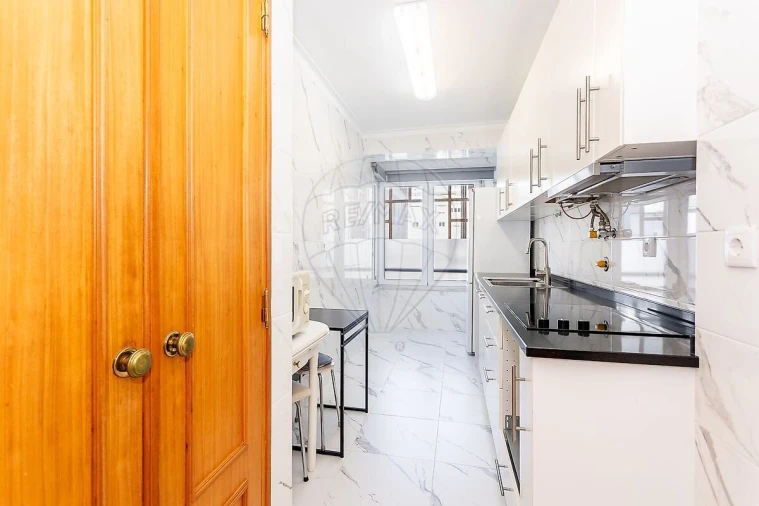 Apartamento T1 para Venda em Benfica Foto 6