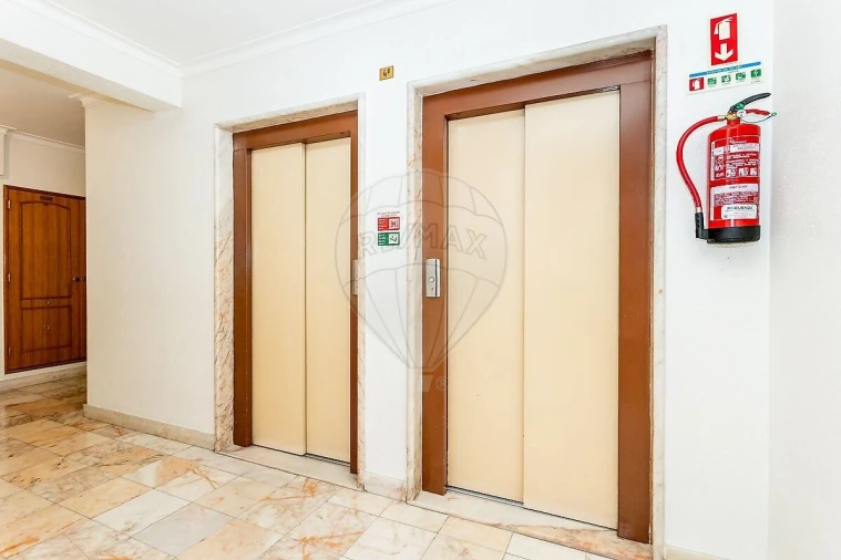 Apartamento T1 para Venda em Benfica Foto 13