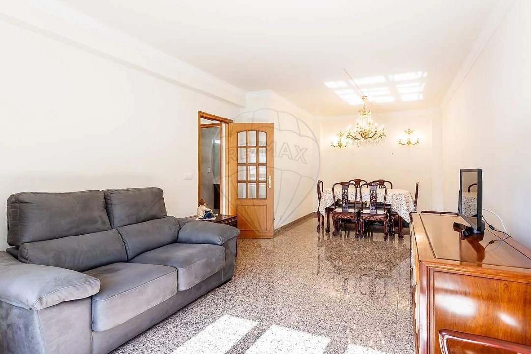 Apartamento T1 para Venda em Benfica Foto 4
