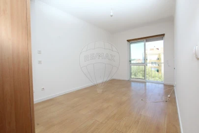 Apartamento T2 para Venda em Malveira e São Miguel de Alcainça
