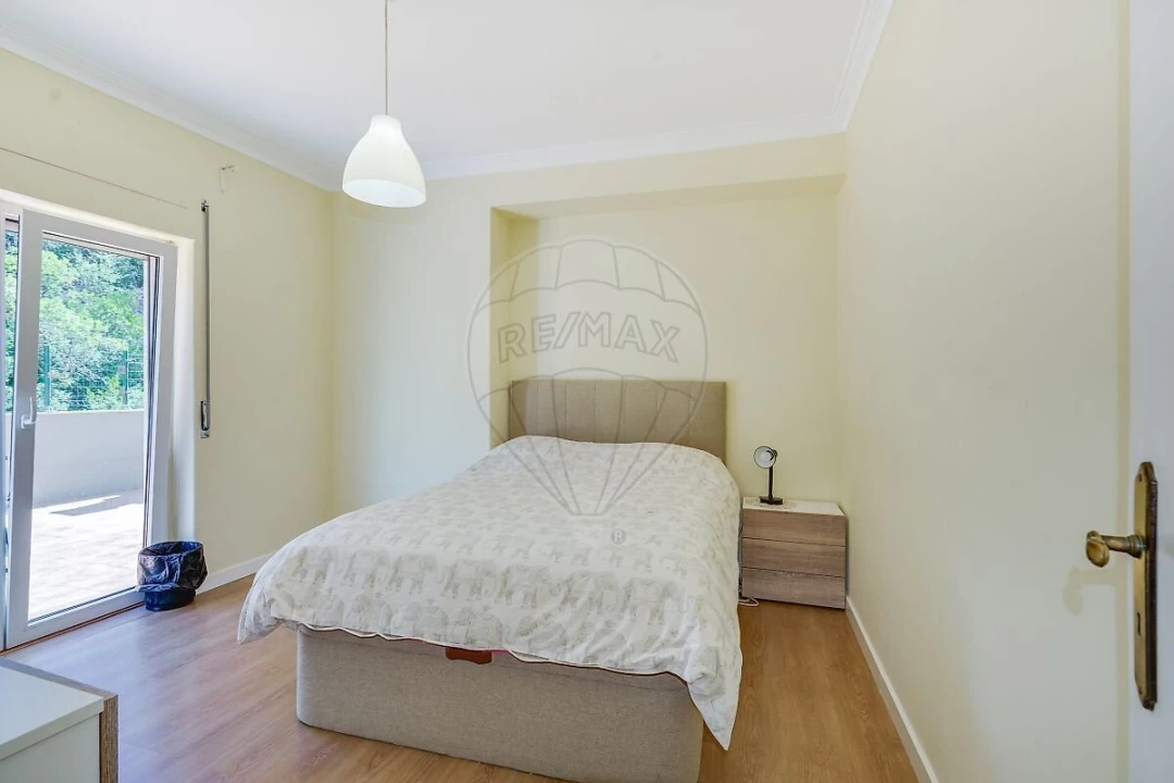Apartamento T4 para Venda em Laranjeiro e Feijó Foto 3