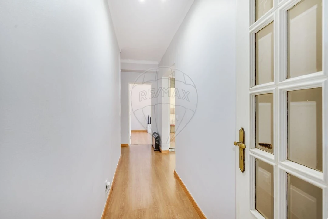 Apartamento T4 para Venda em Laranjeiro e Feijó Foto 4