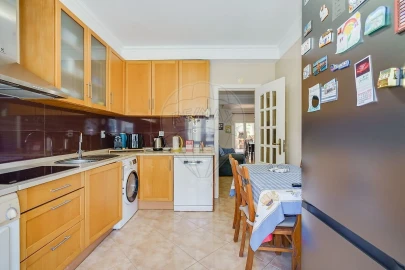 Apartamento T4 para Venda em Laranjeiro e Feijó