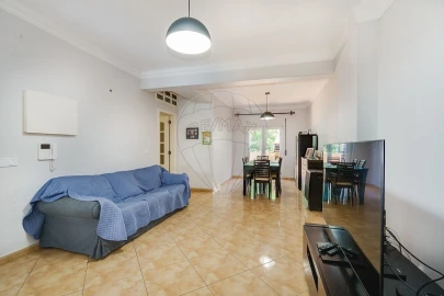 Apartamento T4 para Venda em Laranjeiro e Feijó