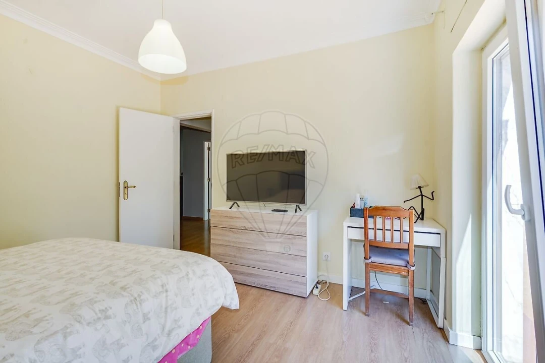 Apartamento T4 para Venda em Laranjeiro e Feijó Foto 2