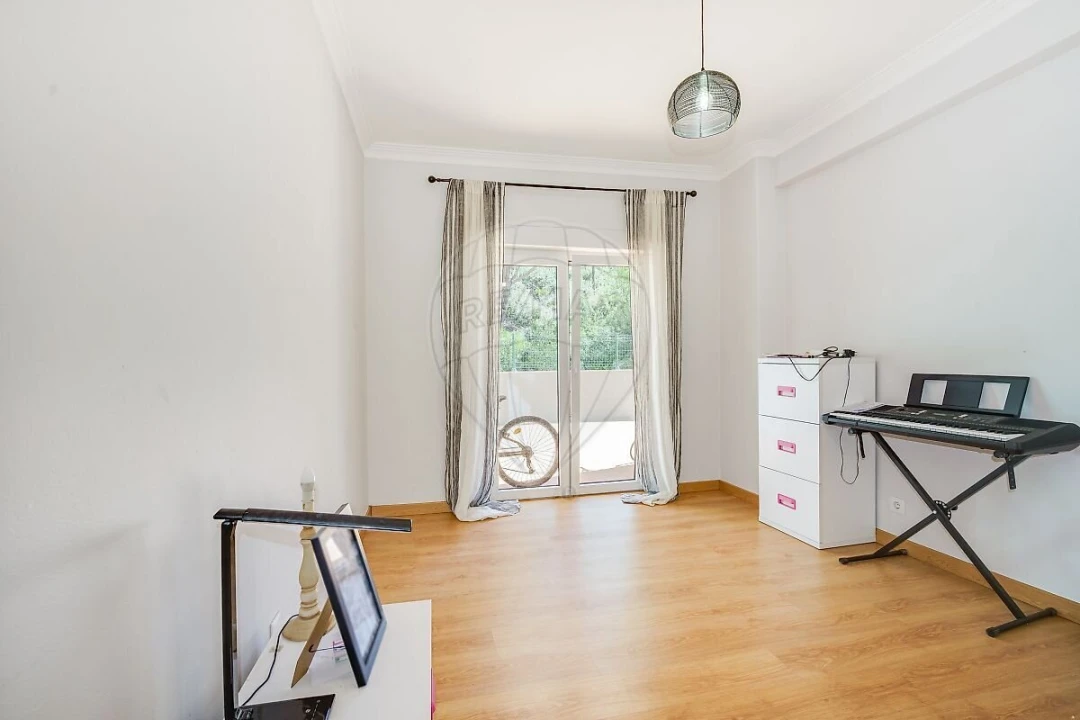 Apartamento T4 para Venda em Laranjeiro e Feijó Foto 7