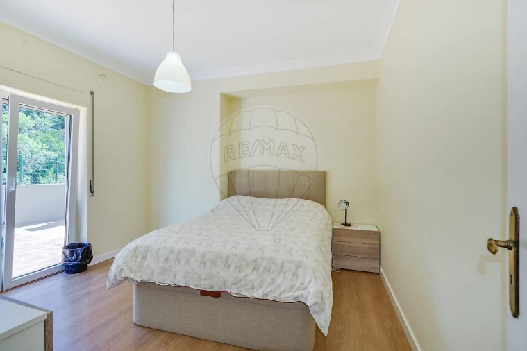 Apartamento T4 para Venda em Laranjeiro e Feijó Foto 3