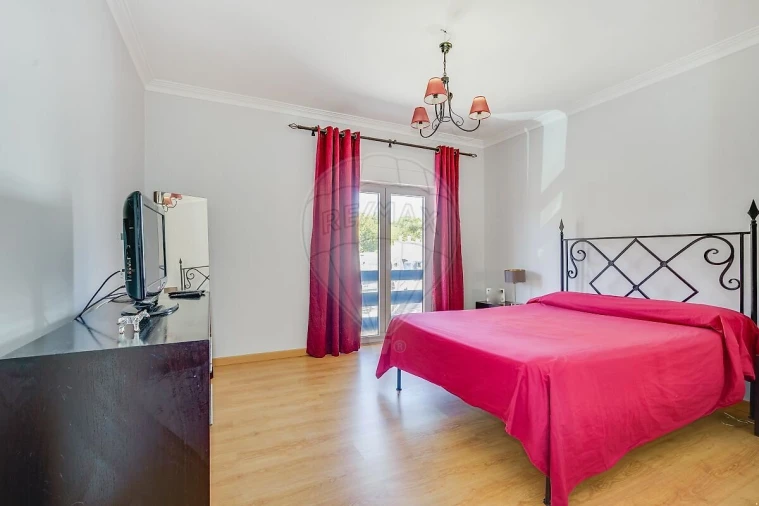 Apartamento T4 para Venda em Laranjeiro e Feijó Foto 5