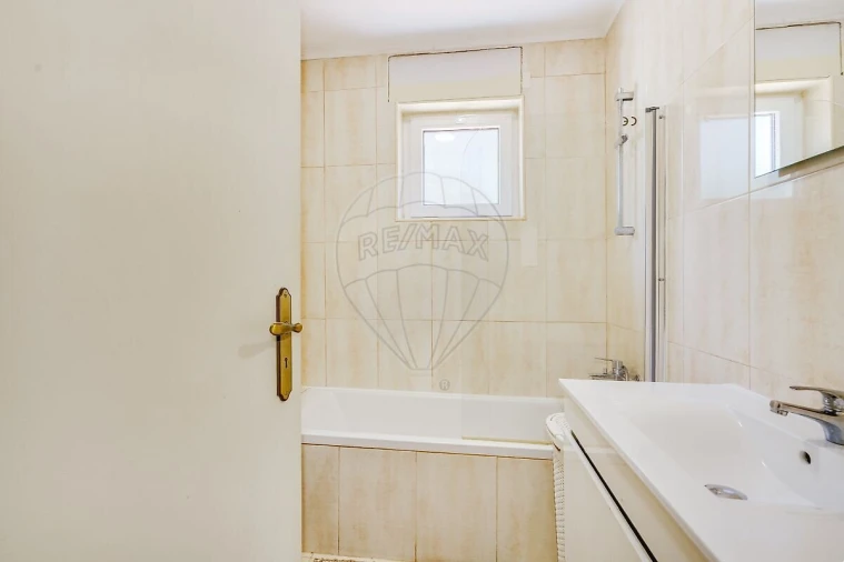 Apartamento T4 para Venda em Laranjeiro e Feijó Foto 6