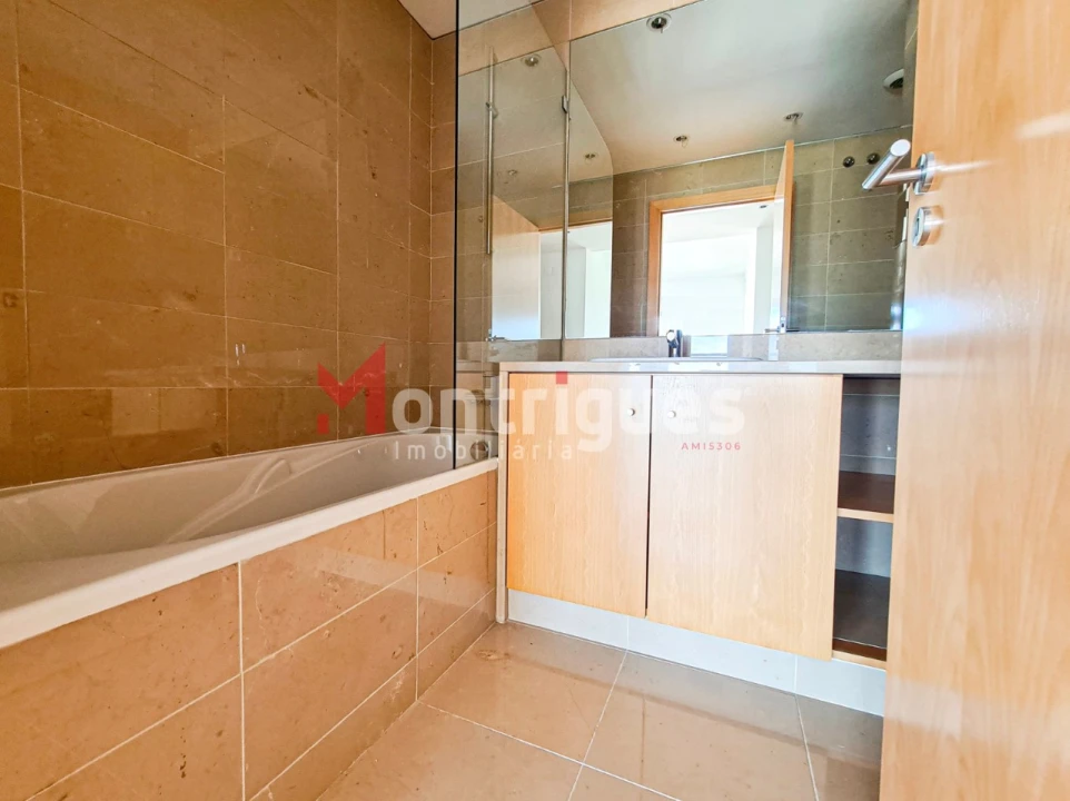 Apartamento T1 para Arrendamento em Parque das Nações Foto 11