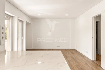 Apartamento T3 para Venda em Santo António dos Cavaleiros e Frielas