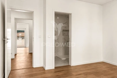 Apartamento T3 para Venda em Santo António dos Cavaleiros e Frielas
