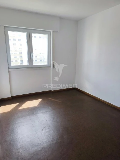 Apartamento T3 para Venda em Santo António dos Cavaleiros e Frielas
