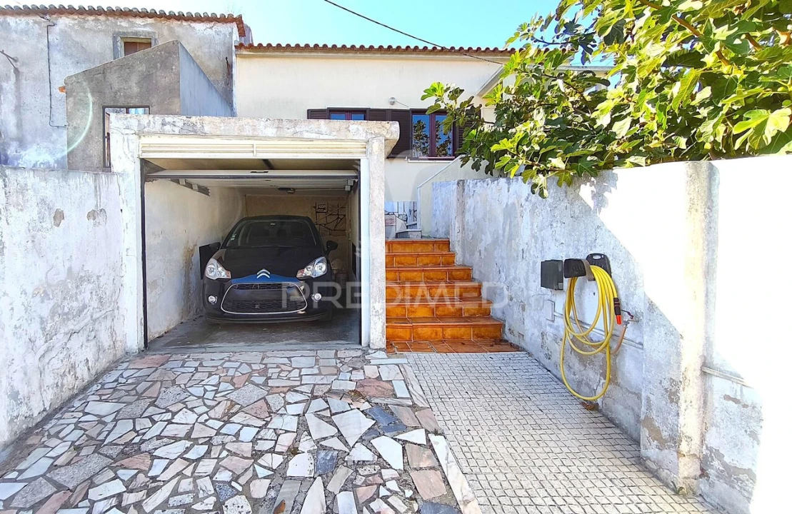 Moradia T2 para Venda em Almargem do Bispo, Pêro Pinheiro e Montelavar Foto 1