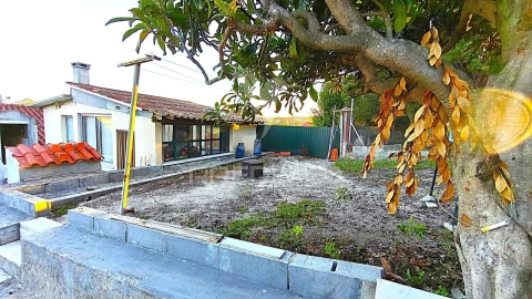 Moradia T2 para Venda em Almargem do Bispo, Pêro Pinheiro e Montelavar