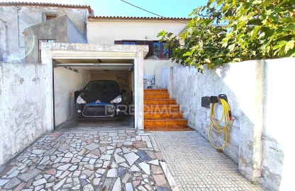 Moradia T2 para Venda em Almargem do Bispo, Pêro Pinheiro e Montelavar