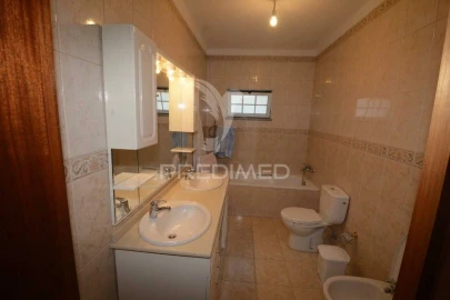 Moradia T4 para Venda em Espírito Santo, Nossa Senhora da Graça e São Simão
