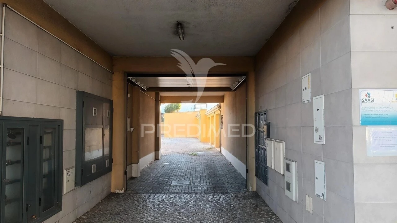 Garagem para Venda em Moita Foto 4