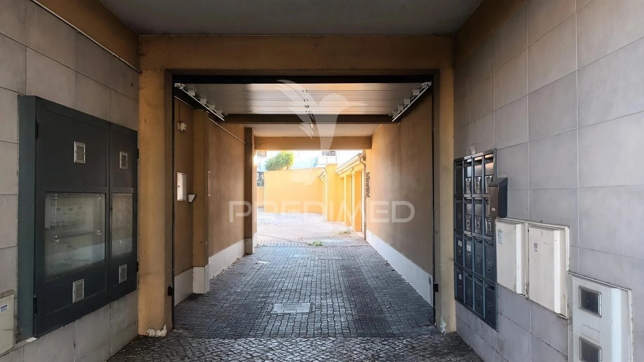 Garagem para Venda em Moita Foto 5