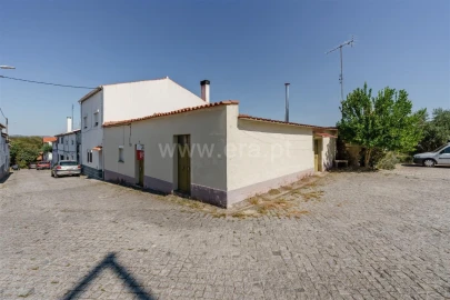 Moradia T2 para Venda em Fundão, Valverde, Donas, A. Joanes, A. Nova Cabo