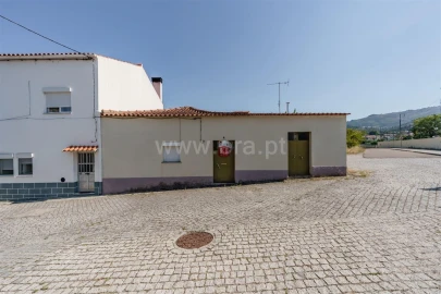 Moradia T2 para Venda em Fundão, Valverde, Donas, A. Joanes, A. Nova Cabo