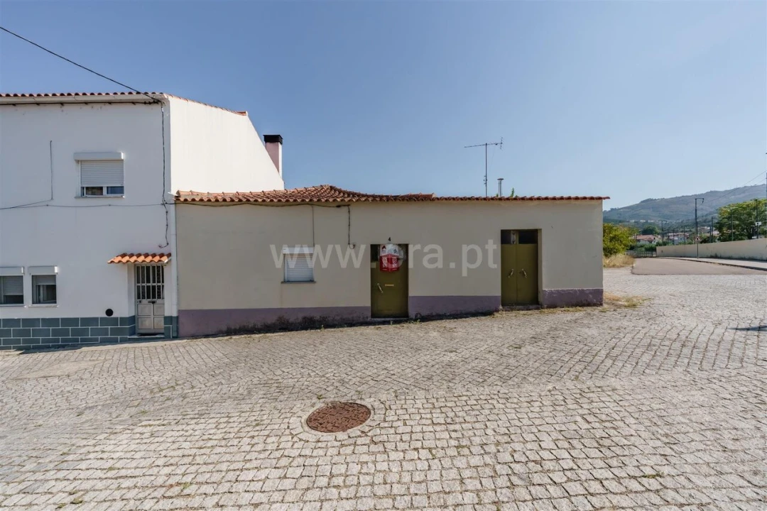 Moradia T2 para Venda em Fundão, Valverde, Donas, A. Joanes, A. Nova Cabo Foto 1