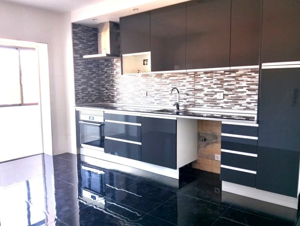Apartamento T3 para Venda em Paços de Brandão Foto 2