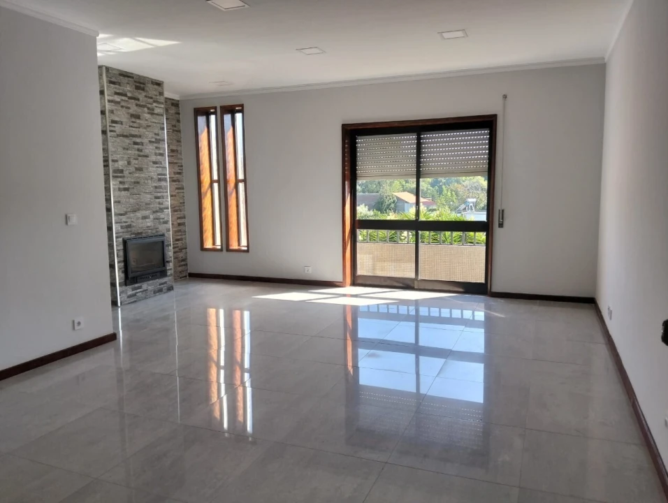 Apartamento T3 para Venda em Paços de Brandão Foto 8