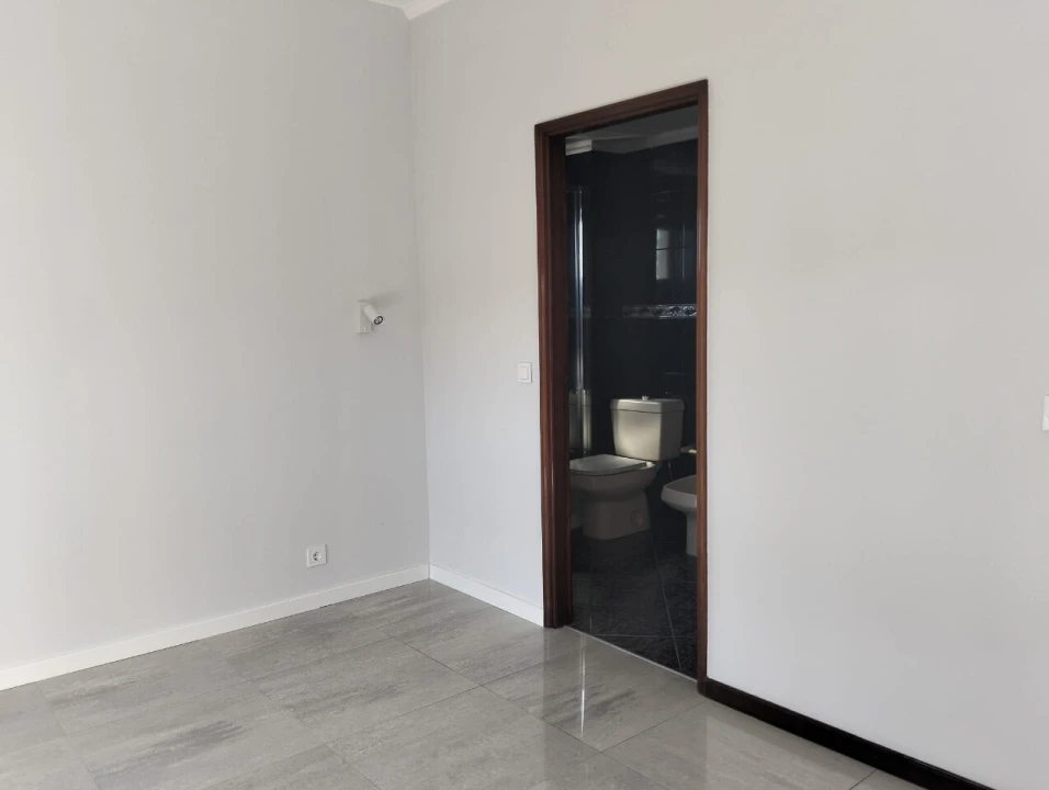 Apartamento T3 para Venda em Paços de Brandão Foto 17