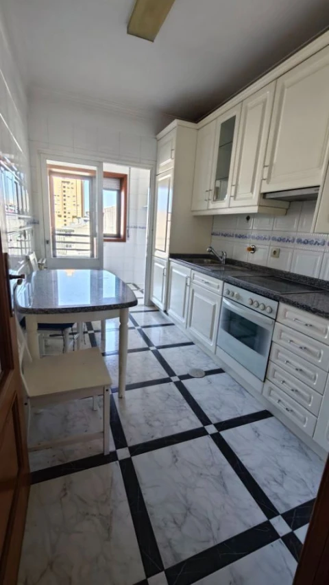 Apartamento T2 para Arrendamento em Mafamude e Vilar do Paraíso