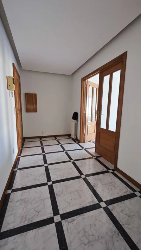 Apartamento T2 para Arrendamento em Mafamude e Vilar do Paraíso