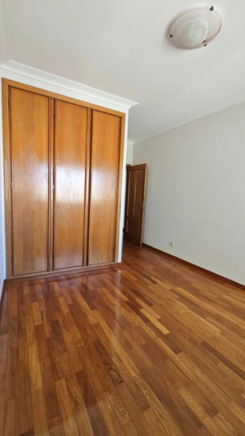 Apartamento T2 para Arrendamento em Mafamude e Vilar do Paraíso