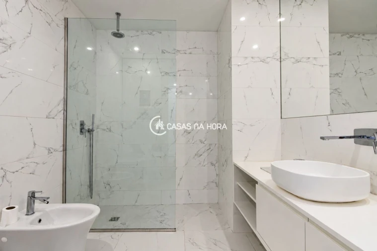 Apartamento T1 para Arrendamento em Lordelo do Ouro e Massarelos Foto 15