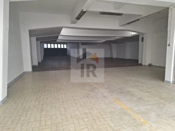 Loja para Arrendamento em Nossa Senhora do Pópulo, Coto e São Gregório