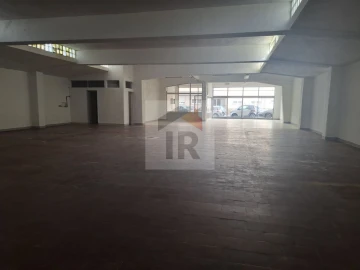 Loja para Arrendamento em Nossa Senhora do Pópulo, Coto e São Gregório
