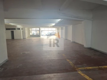 Loja para Arrendamento em Nossa Senhora do Pópulo, Coto e São Gregório