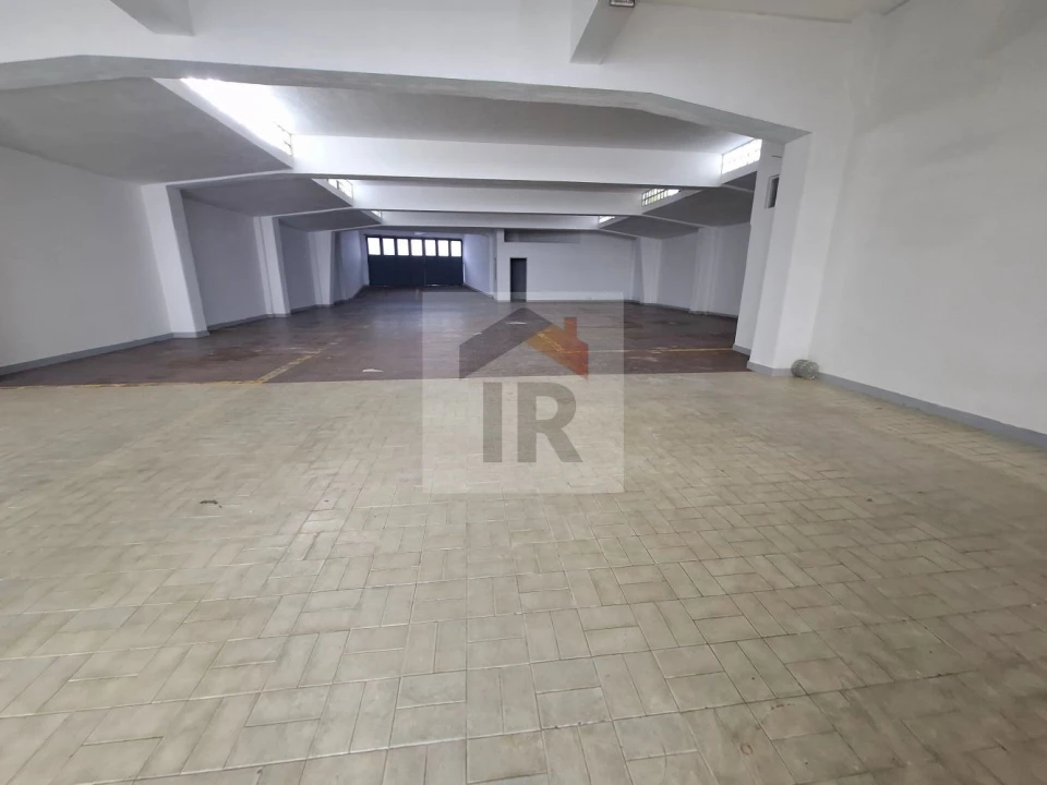 Loja para Arrendamento em Nossa Senhora do Pópulo, Coto e São Gregório Foto 1