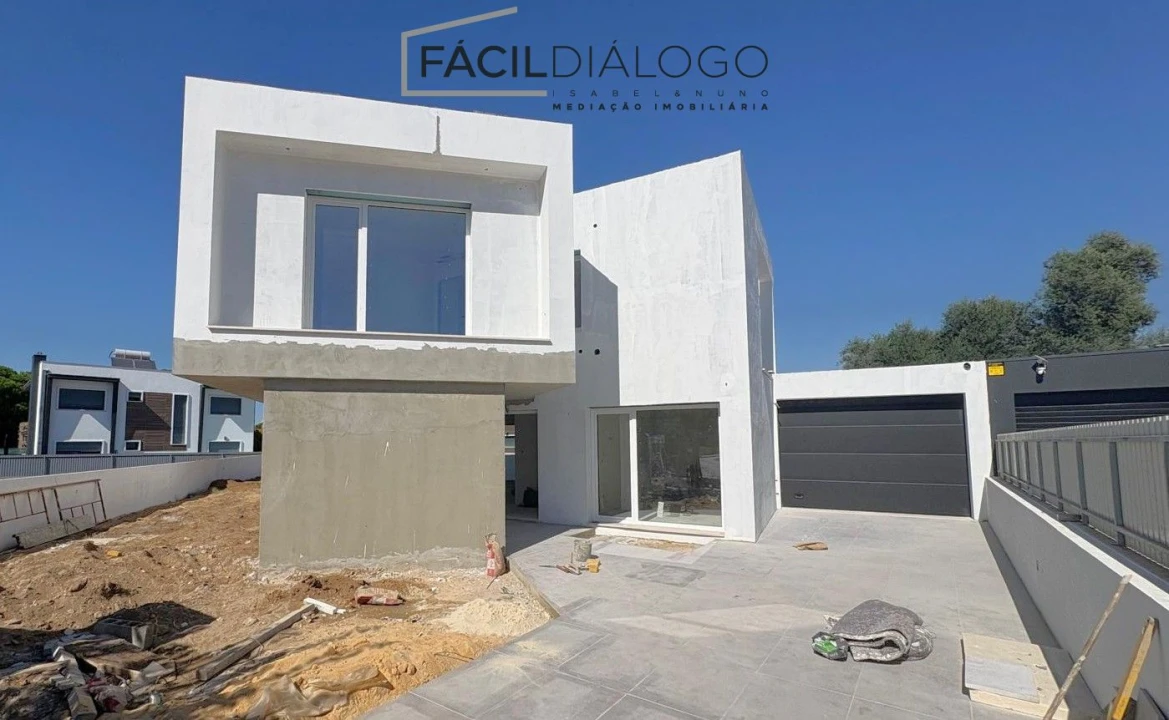 Moradia T4 para Venda em Azeitão (São Lourenço e São Simão) Foto 2