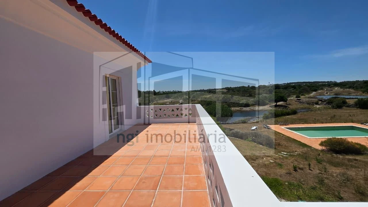Moradia T5 para Venda em Vau Foto 16