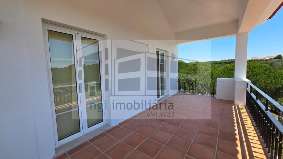 Moradia T5 para Venda em Vau Foto 11