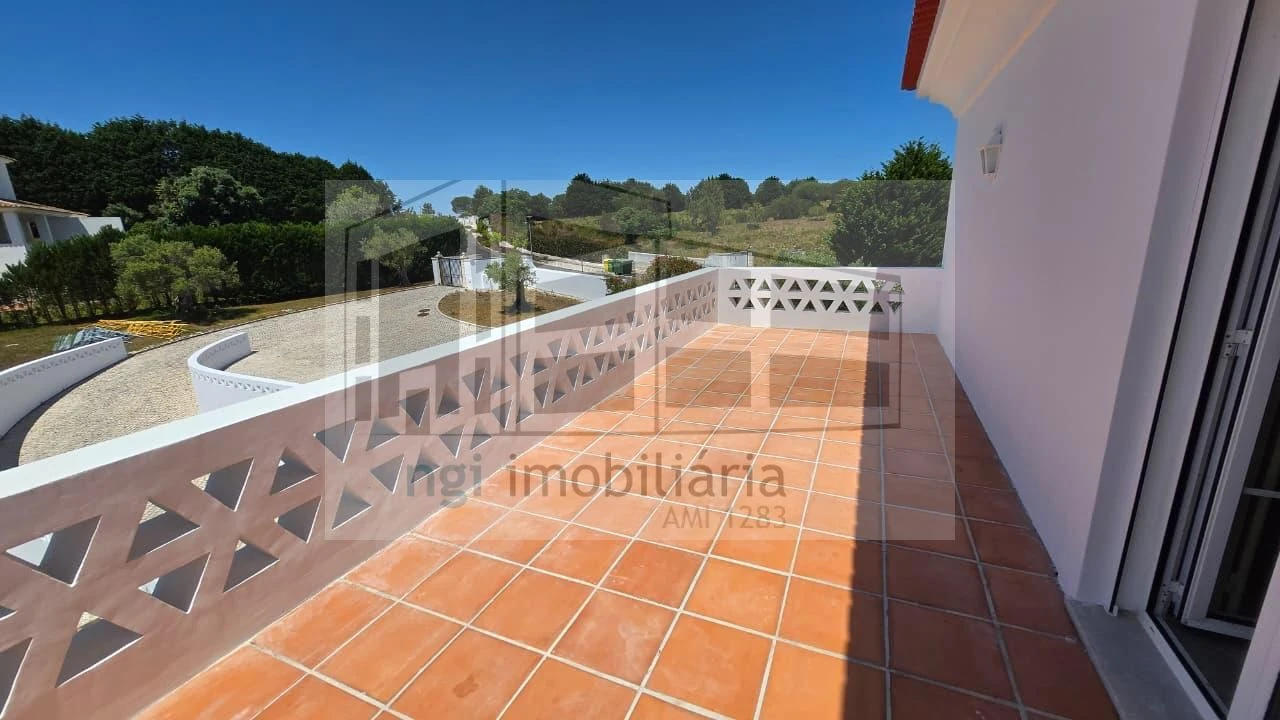 Moradia T5 para Venda em Vau Foto 9