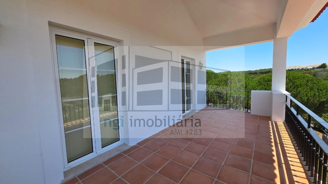 Moradia T5 para Venda em Vau Foto 11