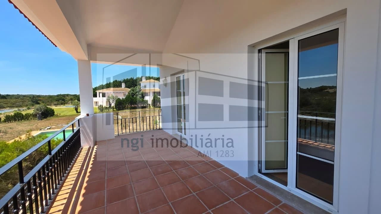 Moradia T5 para Venda em Vau Foto 17