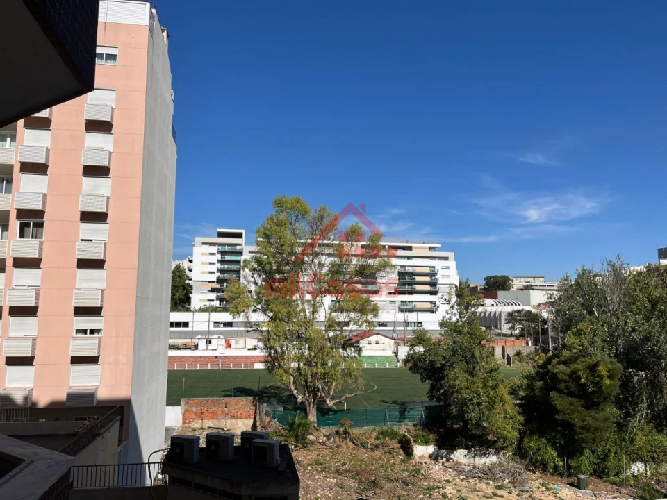 Apartamento T3 para Venda em São Domingos de Benfica Foto 2