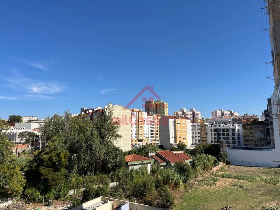 Apartamento T3 para Venda em São Domingos de Benfica Foto 3