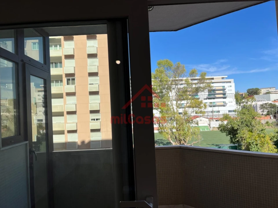 Apartamento T3 para Venda em São Domingos de Benfica Foto 4