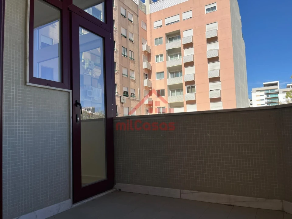 Apartamento T3 para Venda em São Domingos de Benfica Foto 5