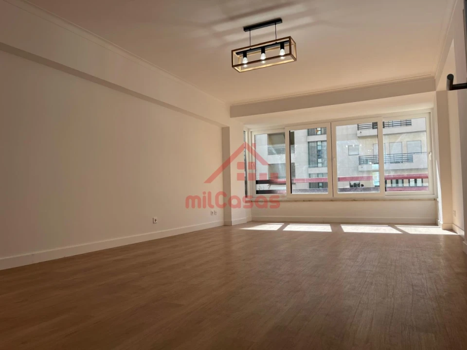 Apartamento T3 para Venda em São Domingos de Benfica Foto 9