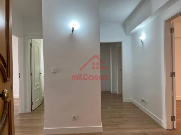 Apartamento T3 para Venda em São Domingos de Benfica